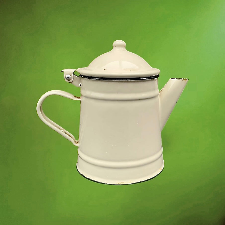 Cafetière ancienne en tôle émaillée blanc crème – décor vache – style rustique vintage