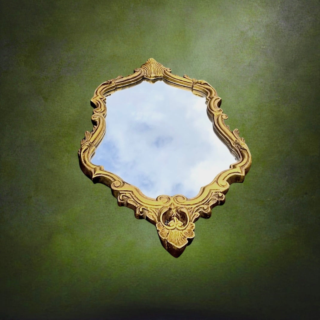 Miroir Mural Rocaille en Plâtre Doré – Années 1960