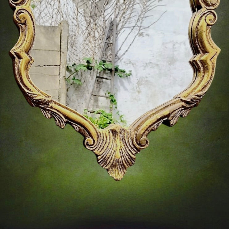 Miroir Mural Rocaille en Plâtre Doré – Années 1960