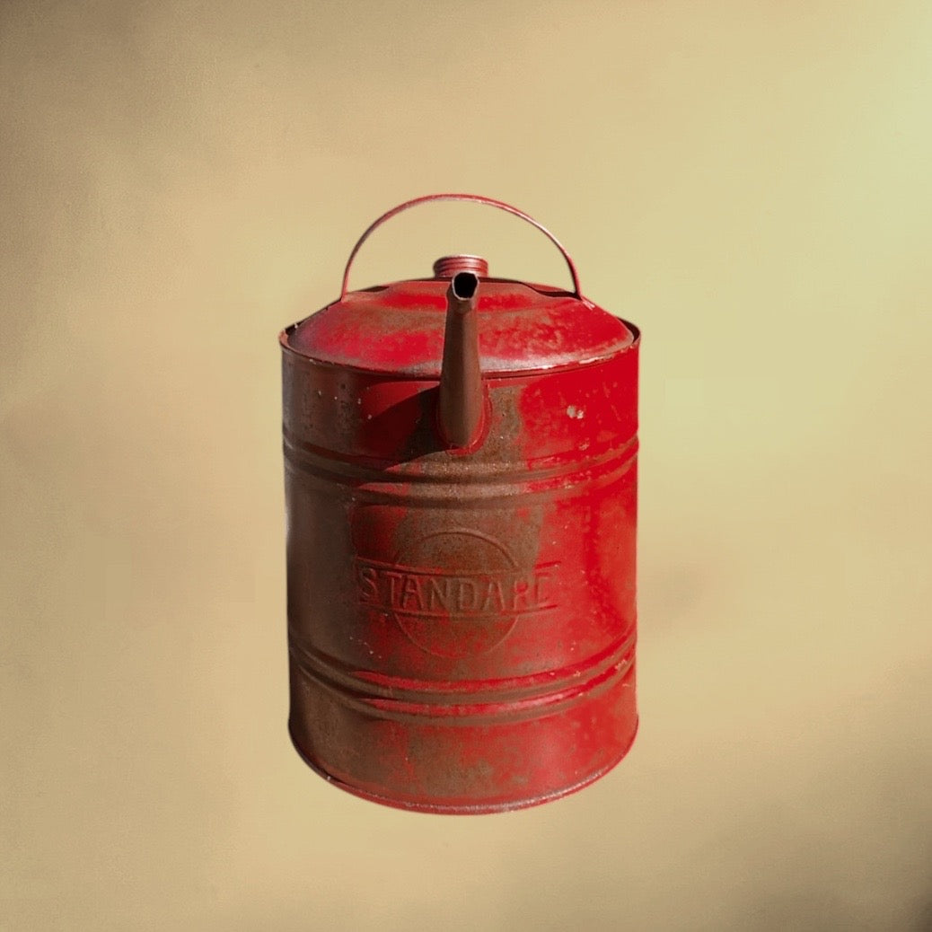 bidon-huile-standard-metal-rouge-annees40-50