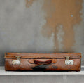 Valise de voyage ancienne en cuir – étiquettes hôtelières – années 1930-40