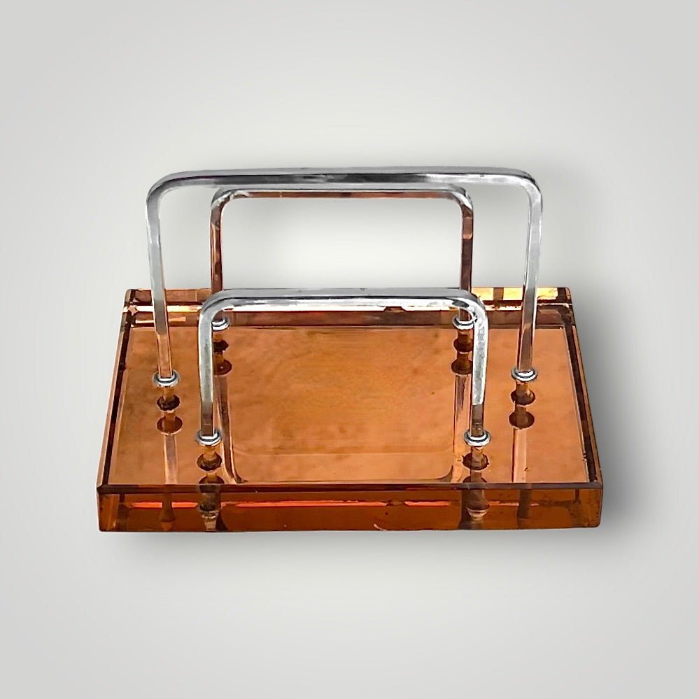 Porte-courrier moderniste en verre rose et métal chromé – années 1960