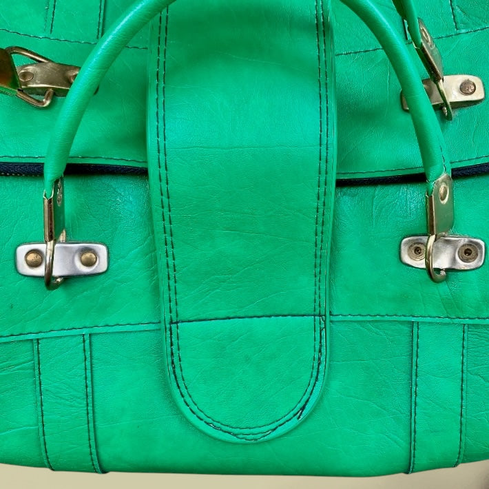 Sac de Voyage en Skaï Vert Lumineux – Années 60 70