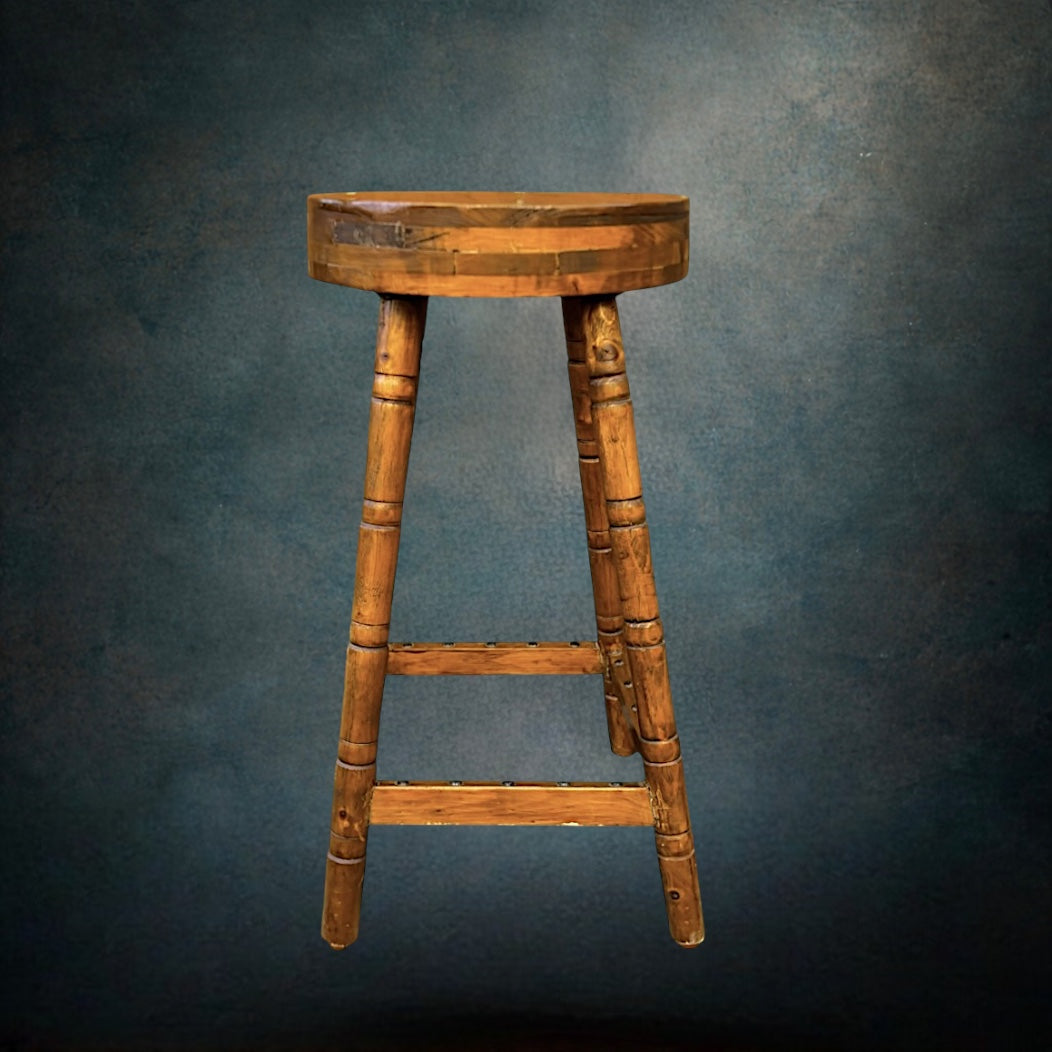 Tabouret Haut Ancien en Bois Massif Pieds Tournés Assise Ronde – Années 50 60
