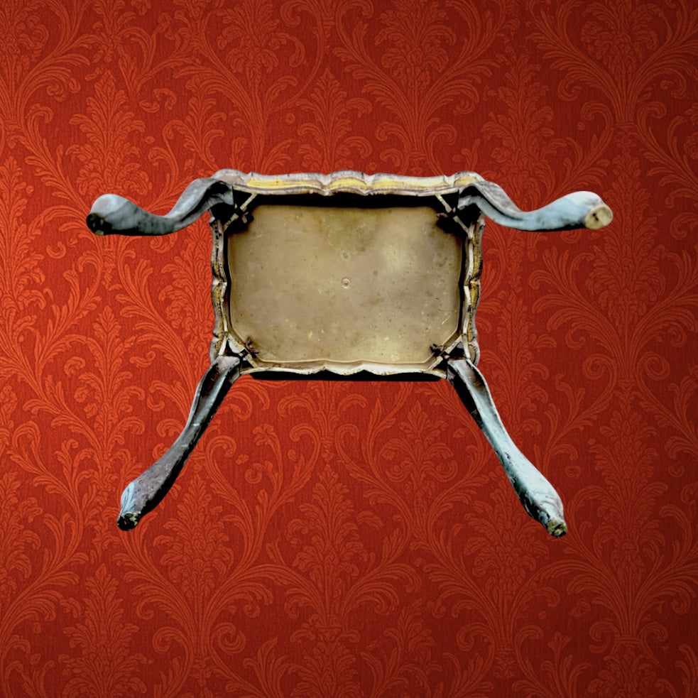Table d’Appoint Florentine en Résine Moulée Décor Baroque - Années 70