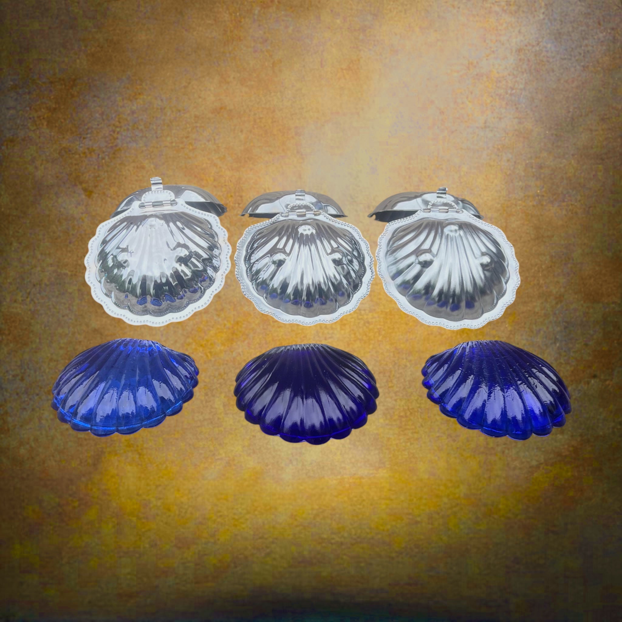 Trio de Beurriers Coquillage Vintage en Inox et Verre Bleu Cobalt