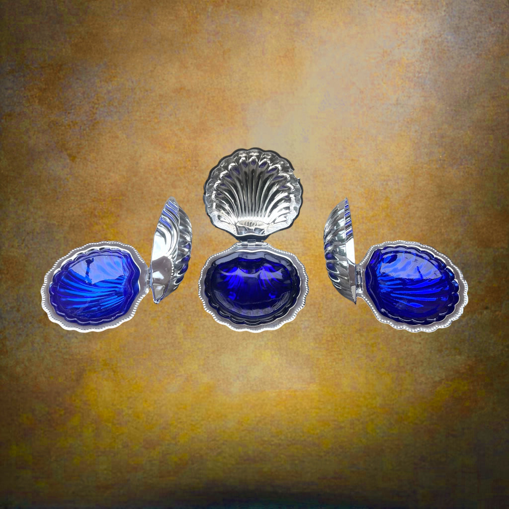 Trio de beurriers coquillage en inox et verre cobal