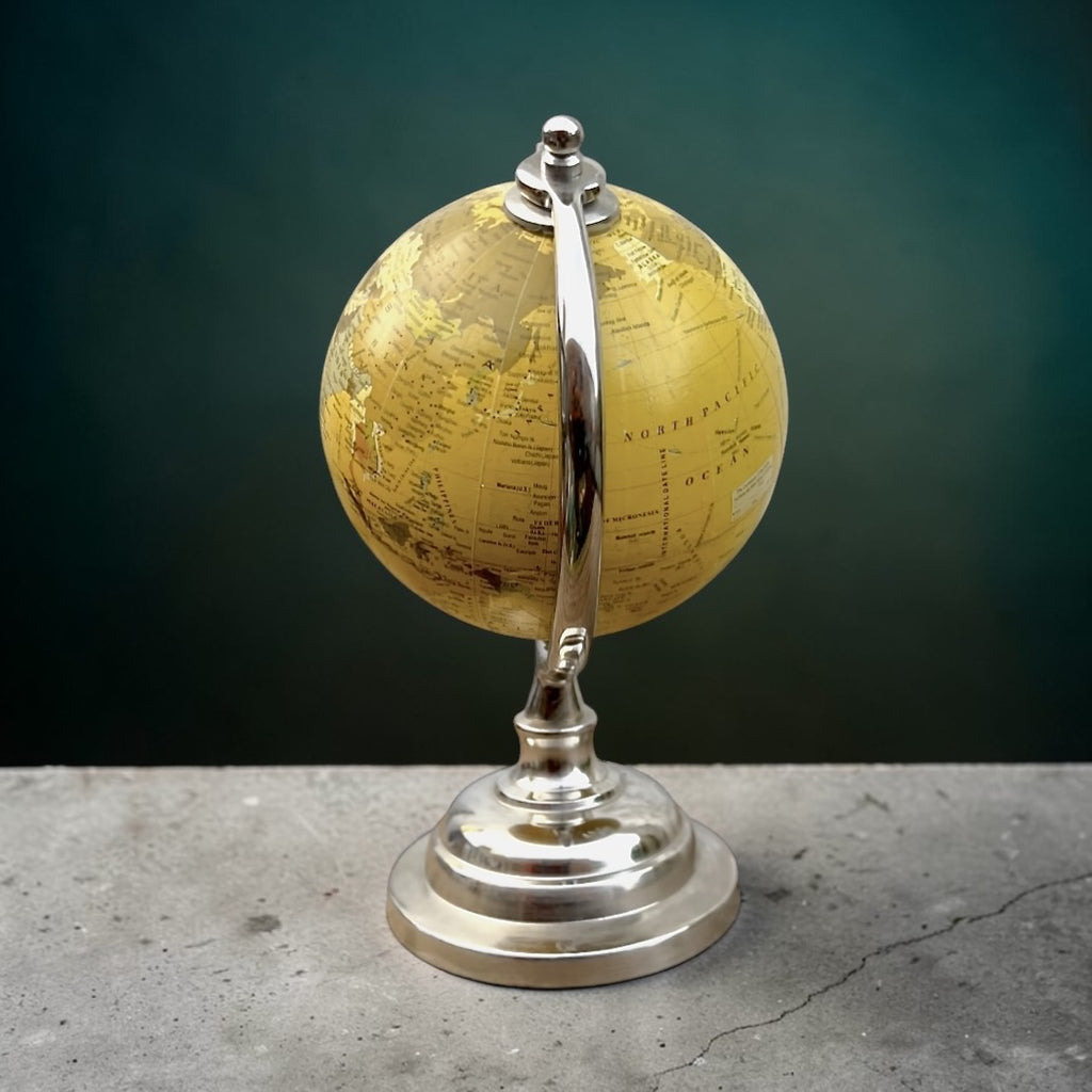Globe terrestre vintage sur pied en métal chromé