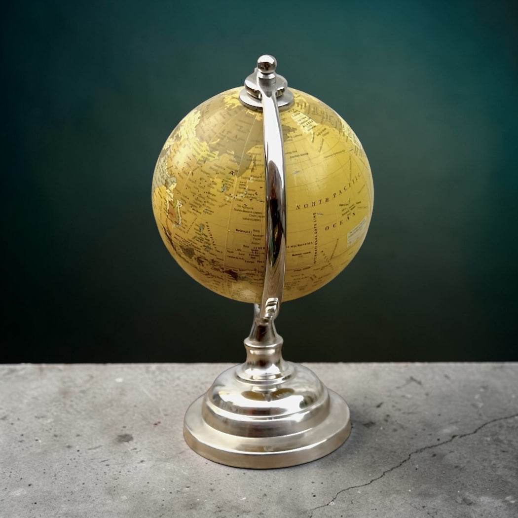 Globe terrestre vintage sur pied en métal chromé
