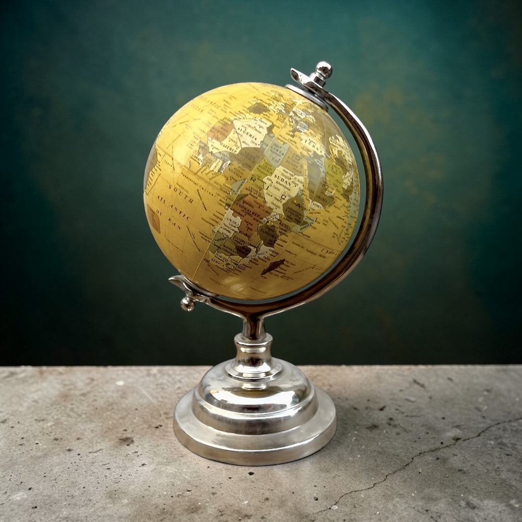 Globe terrestre vintage sur pied en métal chromé