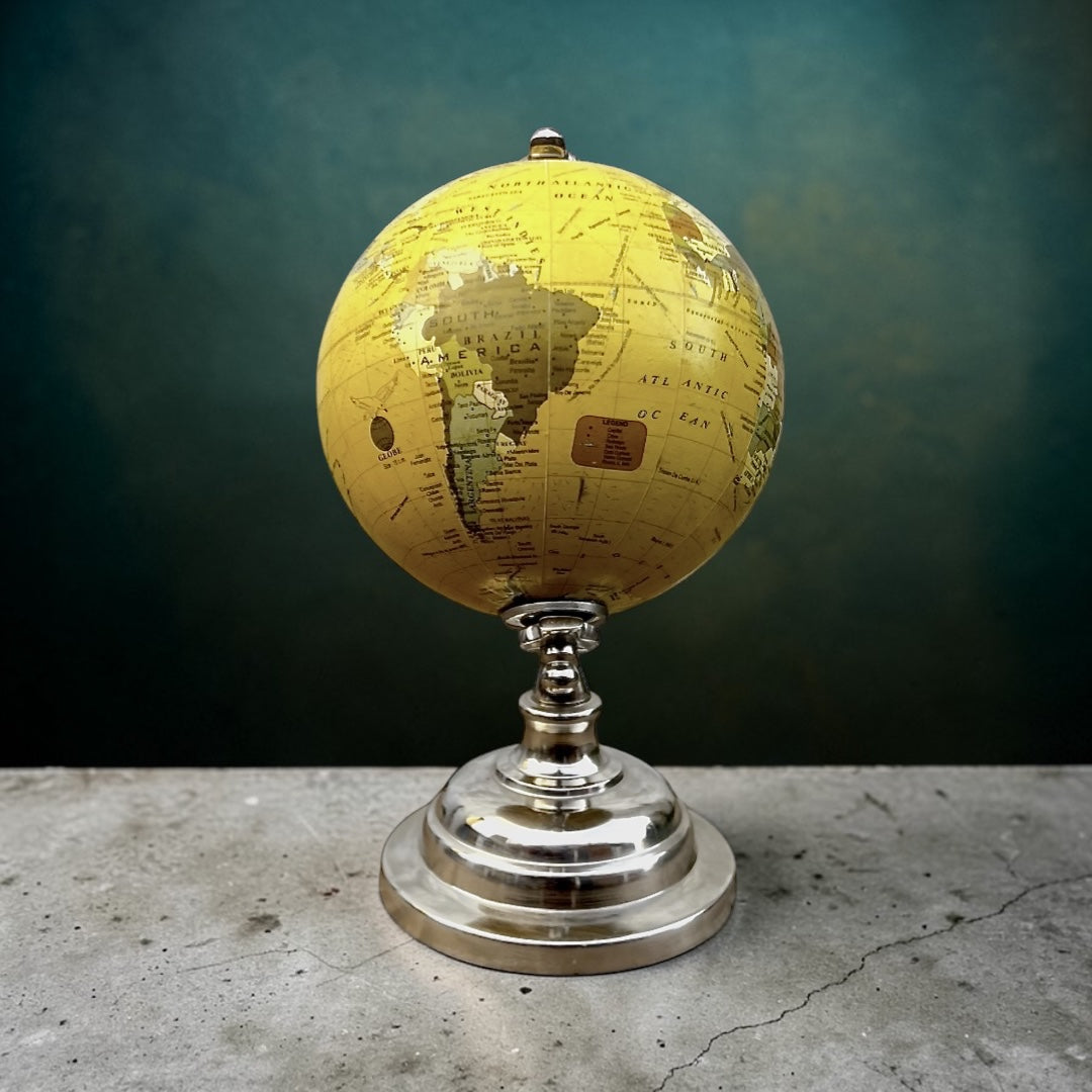Globe terrestre vintage sur pied en métal chromé