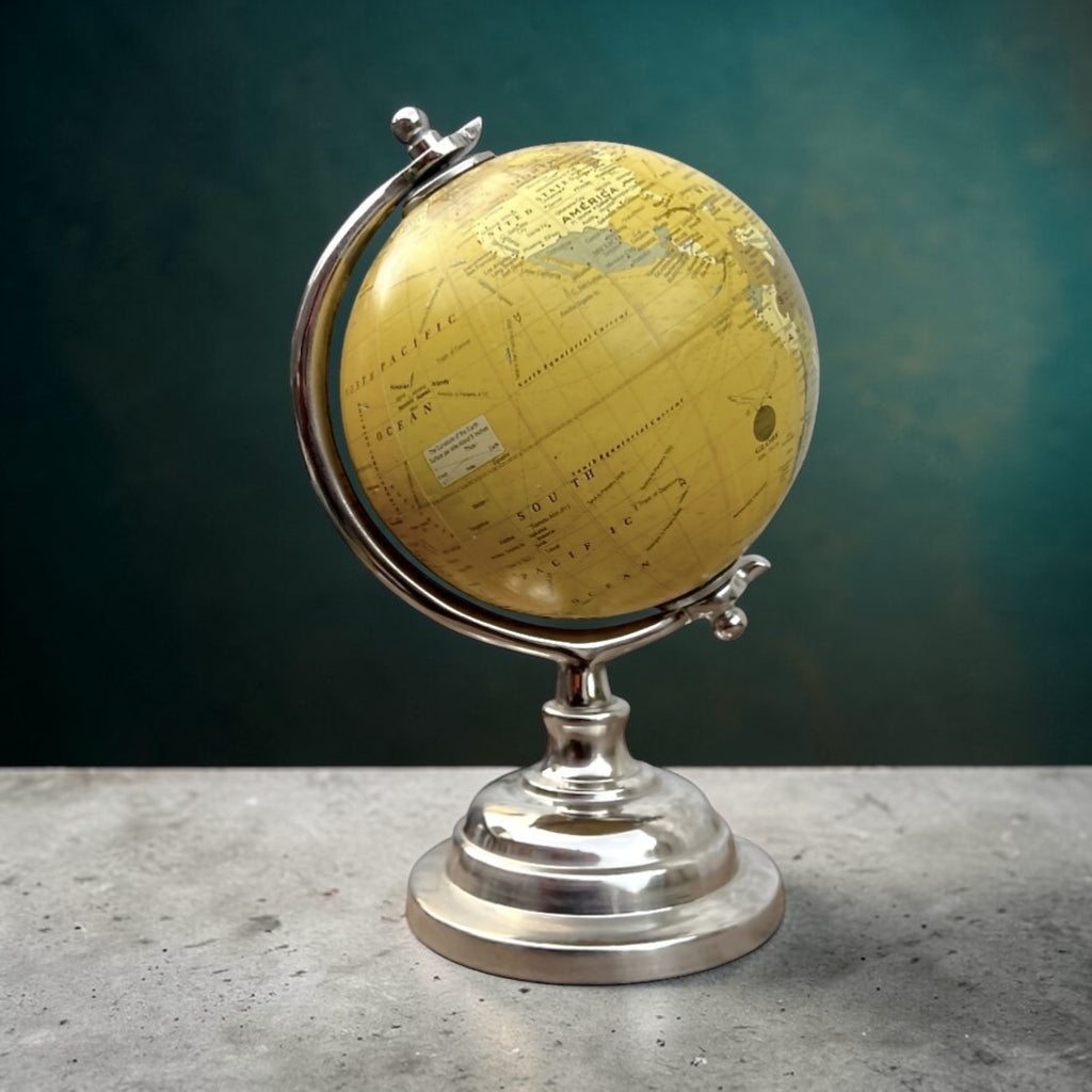 Globe terrestre vintage sur pied en métal chromé