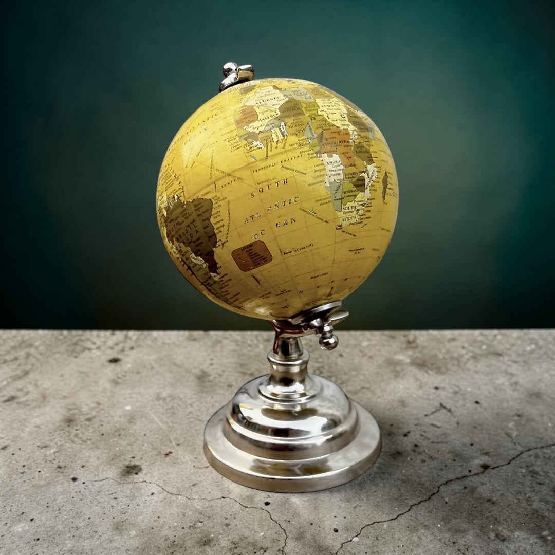 Globe terrestre vintage sur pied en métal chromé
