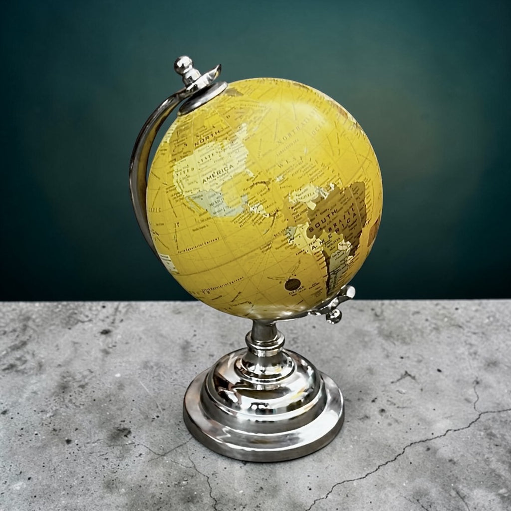 Globe terrestre vintage sur pied en métal chromé
