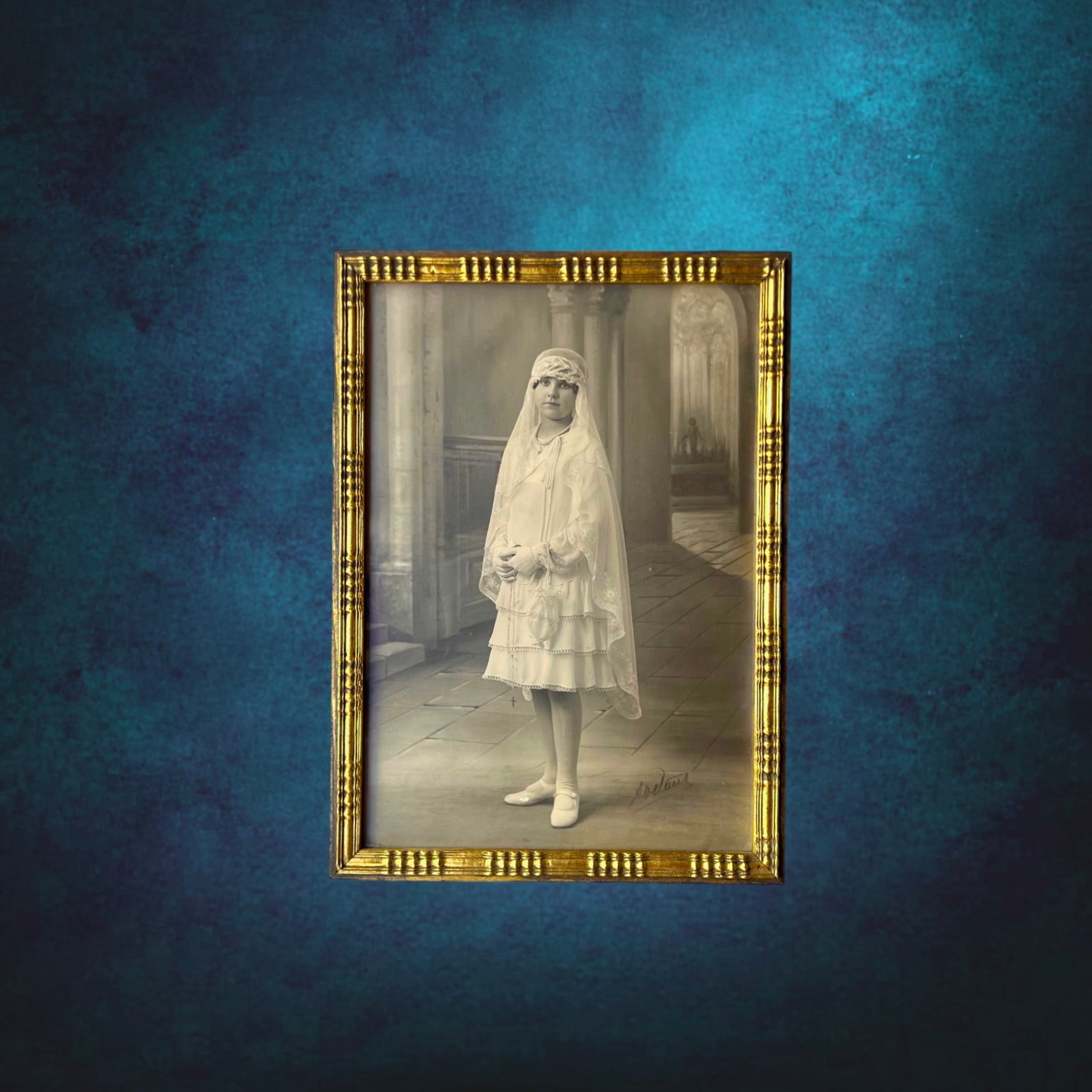 cadre-photo-ancien-bois-dore-portrait-communiante-annees20-30