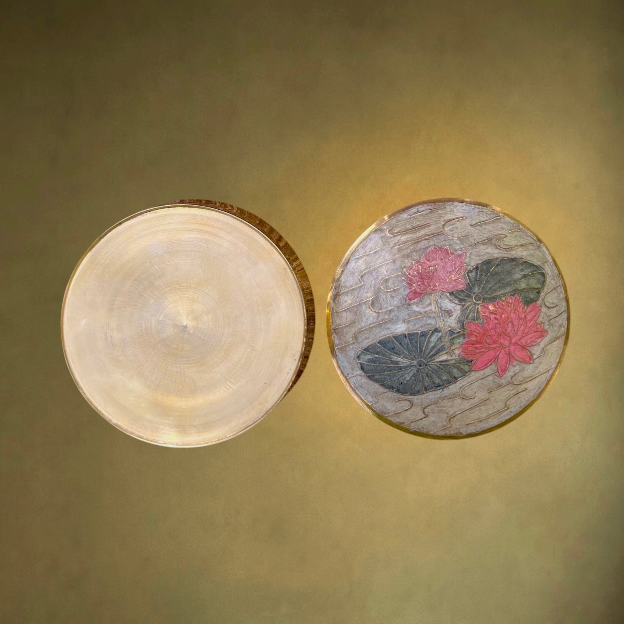 Boîte Vintage en Laiton Doré Cloisonné Émaillé Décor Lotus – Fabriquée aux Indes – Années 60 70