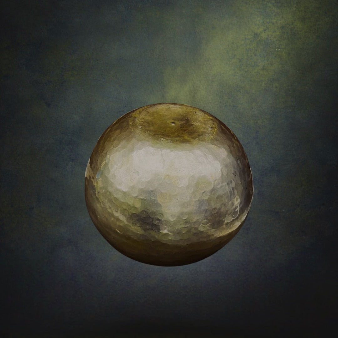 Vase Boule Vintage en Laiton Martelé Doré – Années 60 70