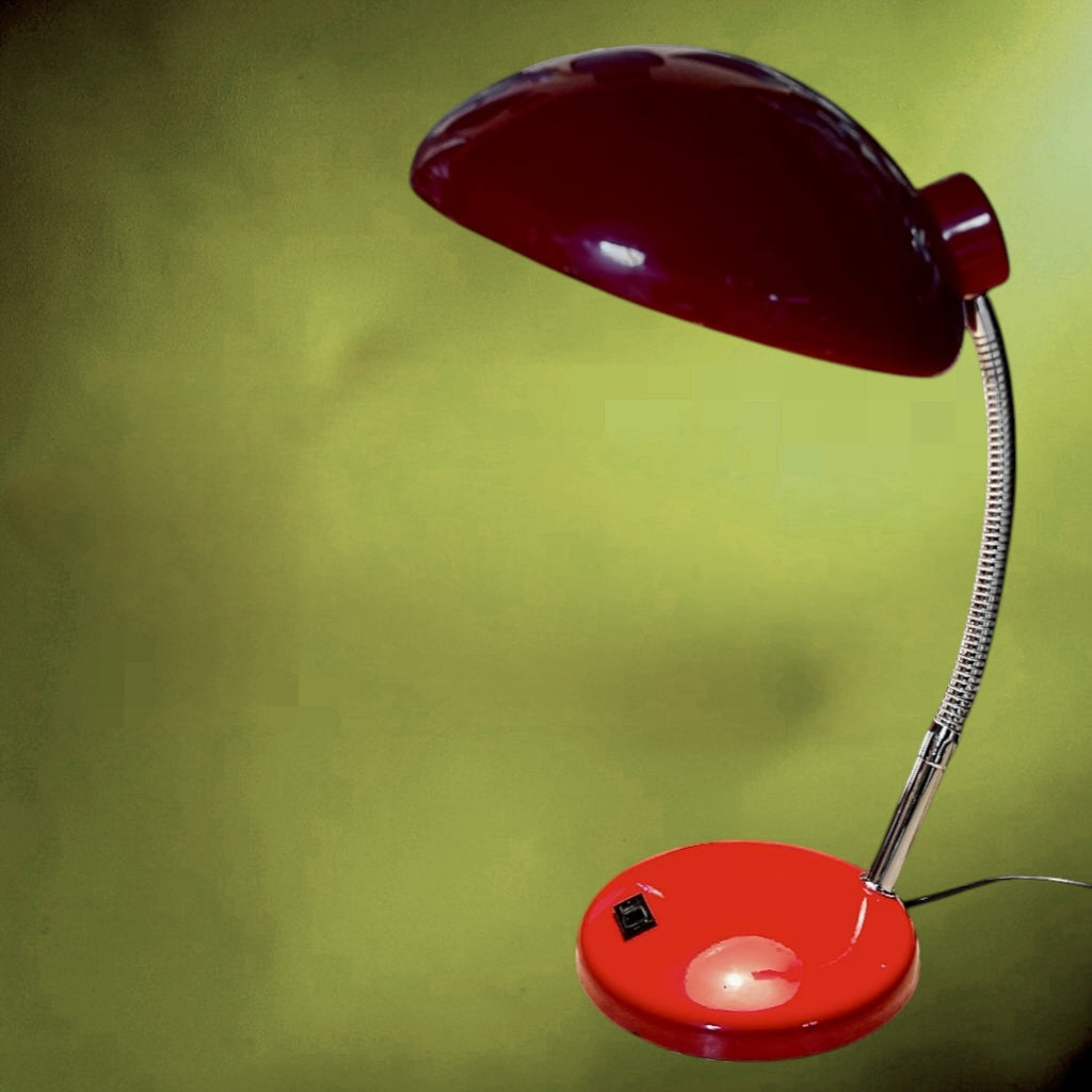 Lampe de bureau vintage rouge – métal laqué – esprit Space Age – années 1960–1970