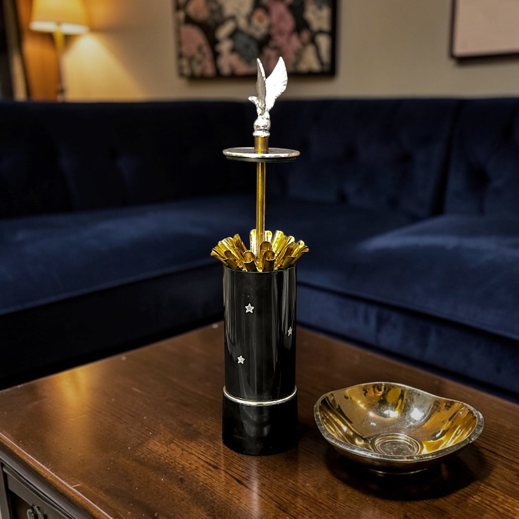 
Porte-cigarettes musical vintage japonais – Déploiement en fleur – 18 emplacements – Années 70
