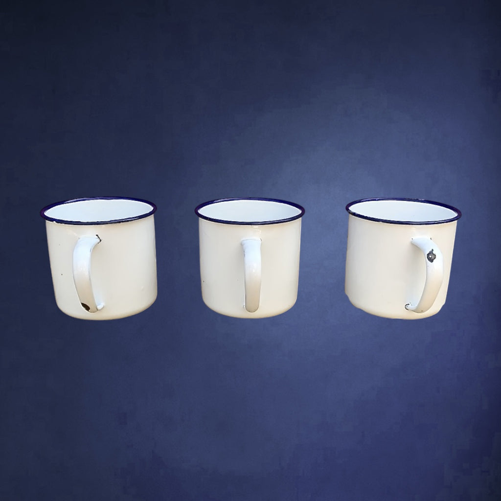 Trio de Tasses en Tôle Émaillée Three Stars Brand à Décor Floral – Années 60-70