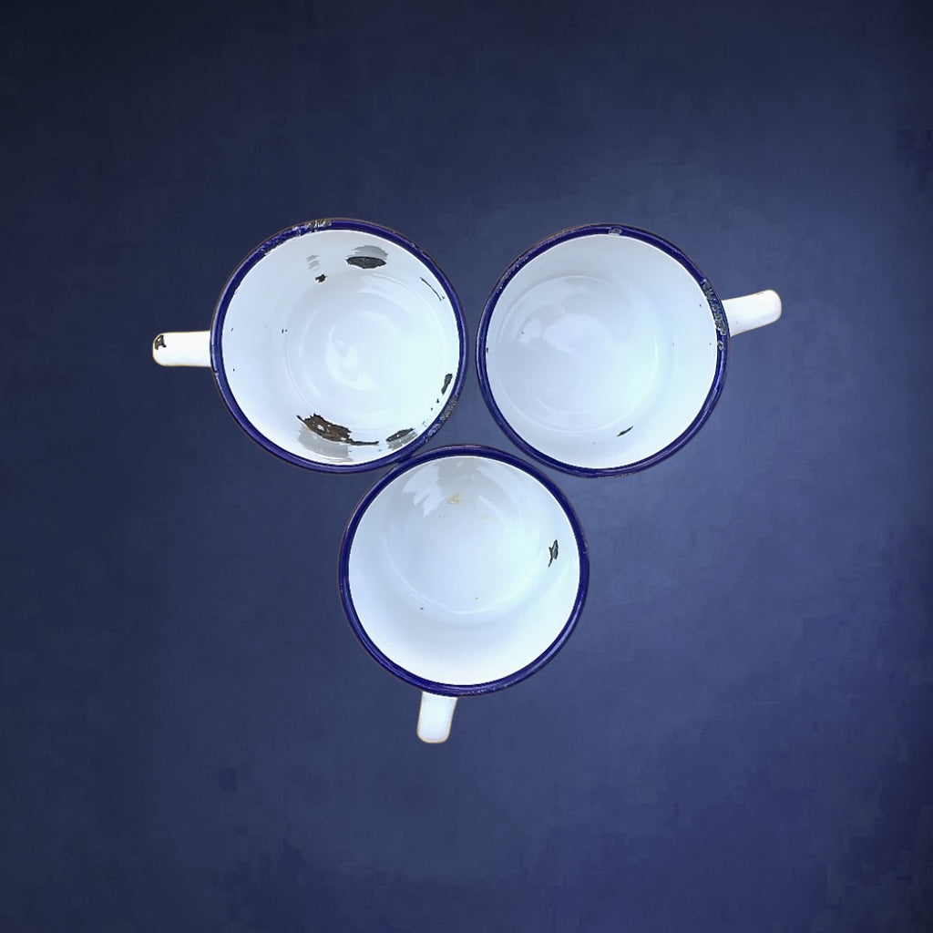 Trio de Tasses en Tôle Émaillée Three Stars Brand à Décor Floral – Années 60-70