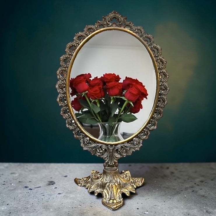 Miroir de table ovale vintage en métal doré patiné – esprit baroque