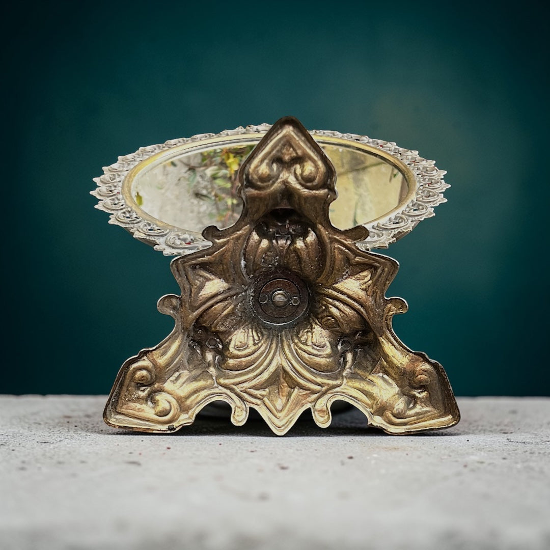 Miroir de table ovale vintage en métal doré patiné – esprit baroque