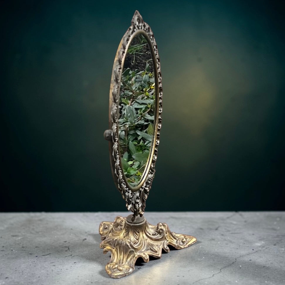 Miroir de table ovale vintage en métal doré patiné – esprit baroque