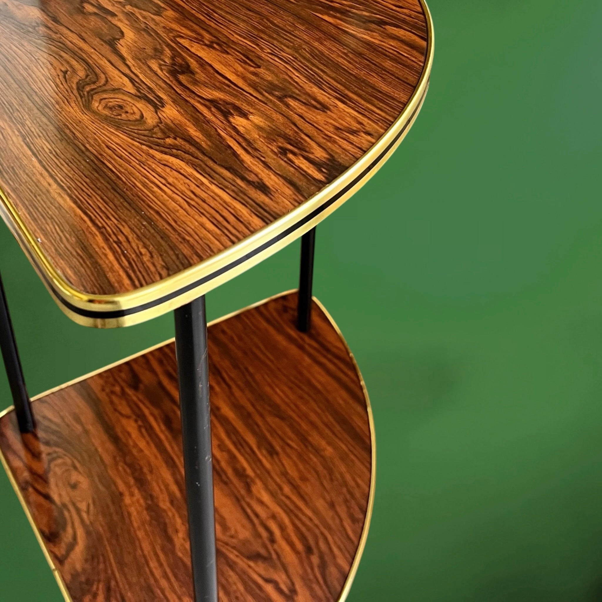 Encoignure Vintage en Formica Imitation Bois Liseré Doré Piètement Métal Noir – Années 50 60