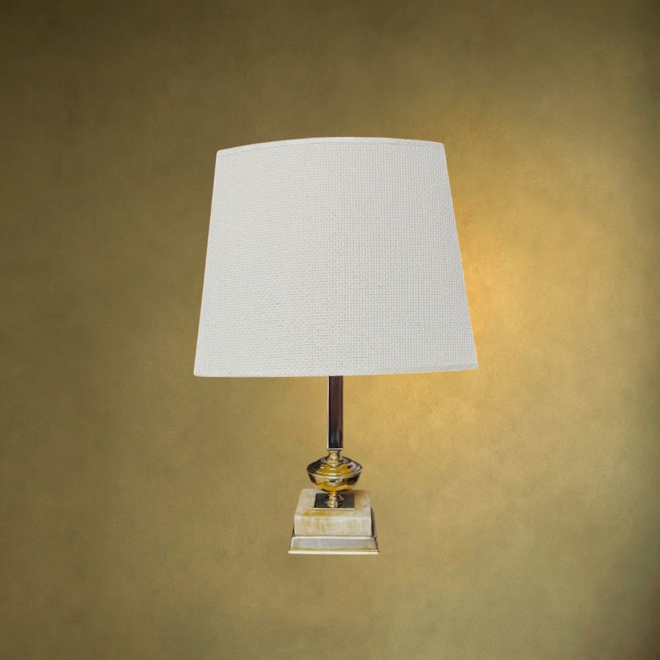 Lampe de table vintage en laiton doré et base claire façon onyx, années 70-80