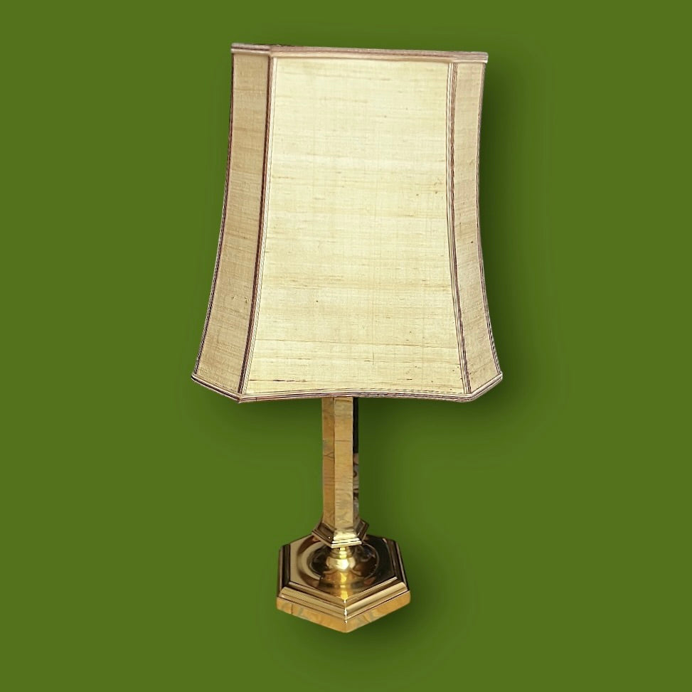 Lampe de table hexagonale dorée – esprit Empire / Hollywood Regency