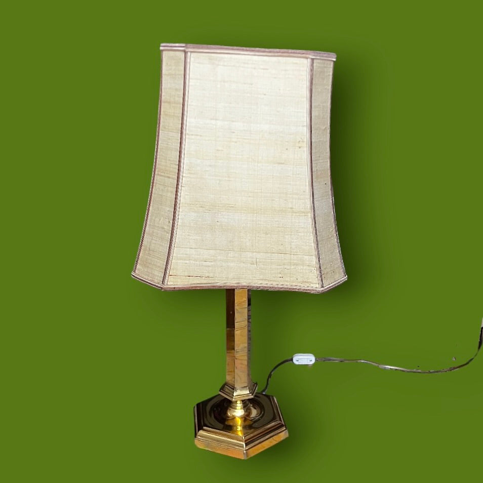 Lampe de table hexagonale dorée – esprit Empire / Hollywood Regency