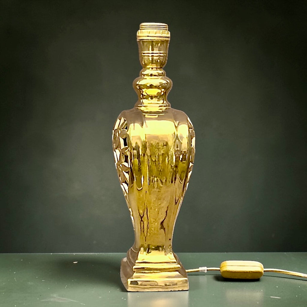 Grand pied de lampe ajouré en laiton massif — attribué à Deknudt — années 1960-1970