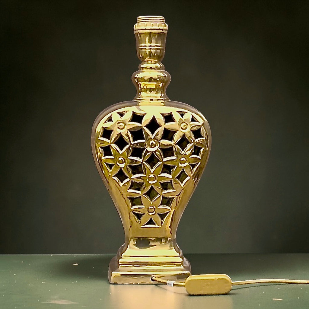 Grand pied de lampe ajouré en laiton massif — attribué à Deknudt — années 1960-1970