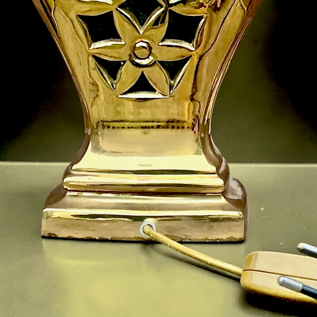 Grand pied de lampe ajouré en laiton massif — attribué à Deknudt — années 1960-1970