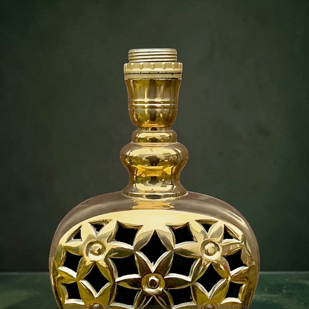 Grand pied de lampe ajouré en laiton massif — attribué à Deknudt — années 1960-1970