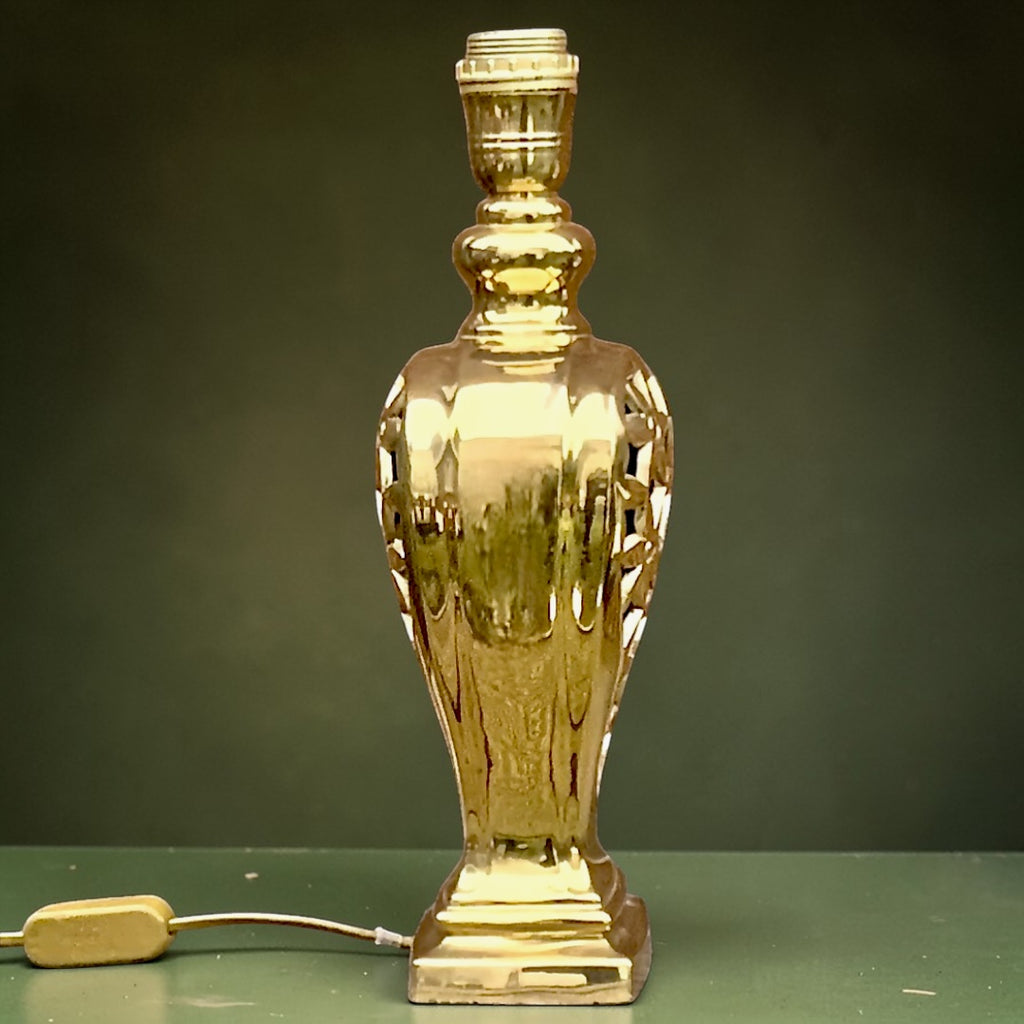 Grand pied de lampe ajouré en laiton massif — attribué à Deknudt — années 1960-1970