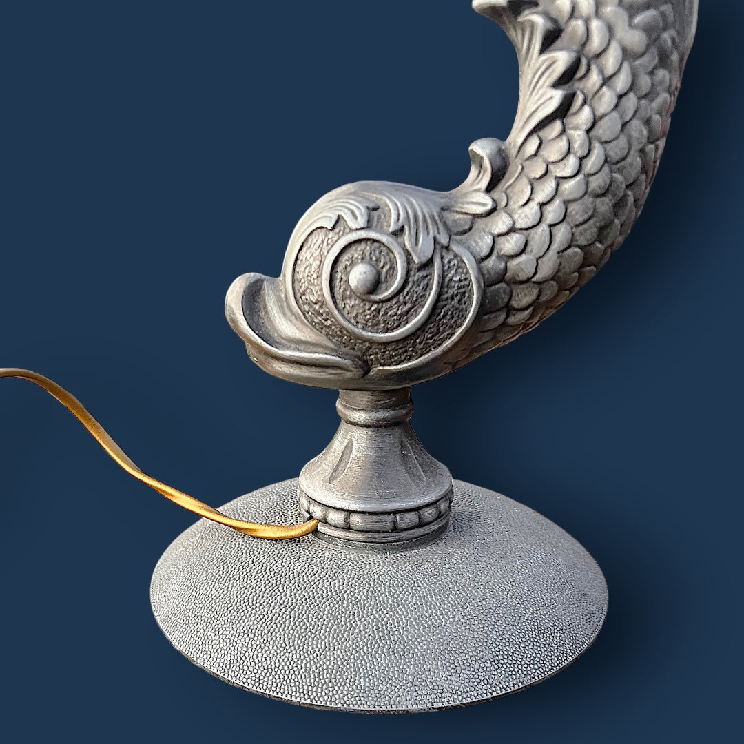Pied de lampe sculptural poisson en métal patiné – Années 50
