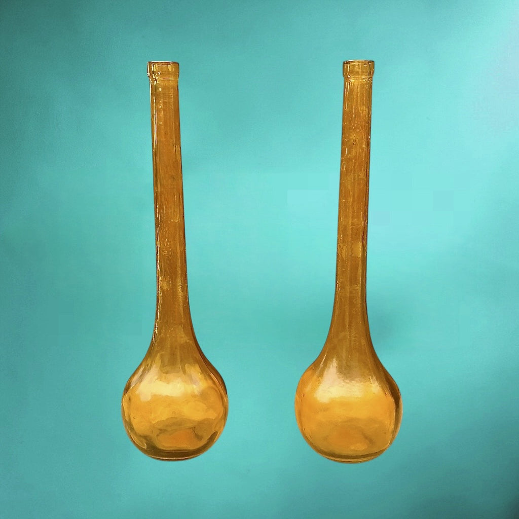 Paire de bouteilles en verre soufflé ambré – soliflores vintage élancés – années 60