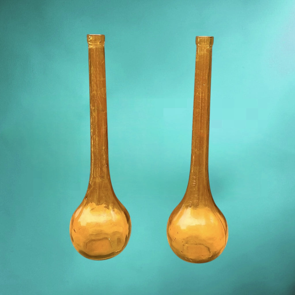 Bouteilles en verre soufflé ambré – paire vintage élancée