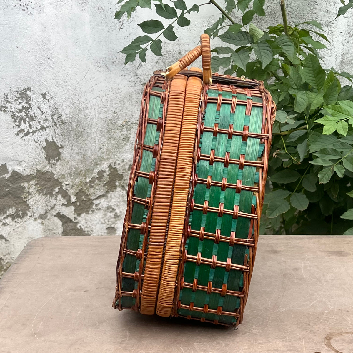 Panier de Pique-Nique Garni pour 4 Personnes en Rotin et Fibres Végétales Vertes – Années 70