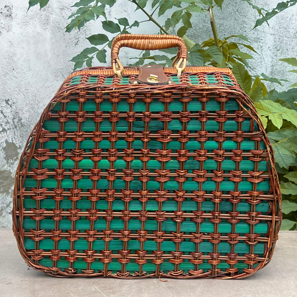Panier de Pique-Nique Garni pour 4 Personnes en Rotin et Fibres Végétales Vertes – Années 70