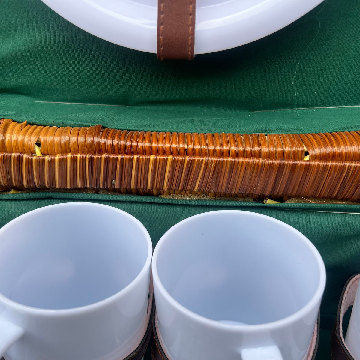 Panier de Pique-Nique Garni pour 4 Personnes en Rotin et Fibres Végétales Vertes – Années 70