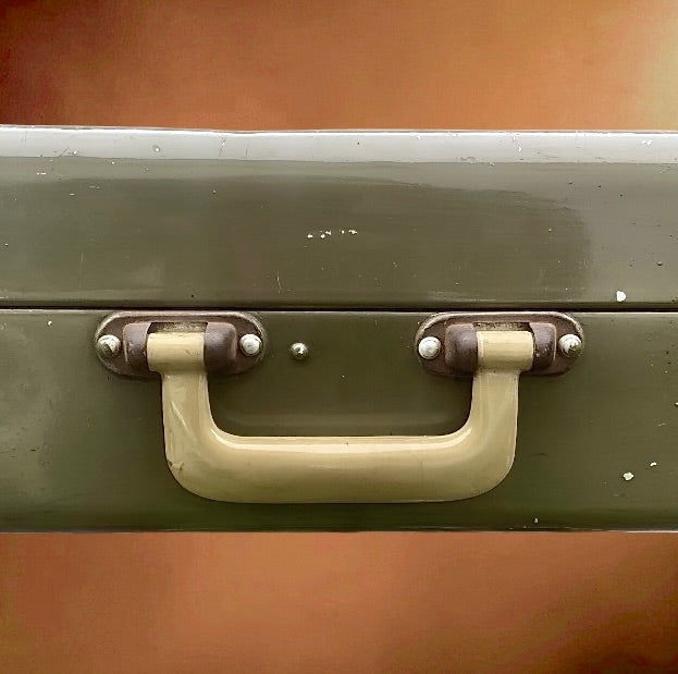 Ancienne Valise Militaire en Métal Vert Kaki Compartimentée - Années 50 60