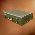 valise-militaire-metal-vert-kaki-ancienne