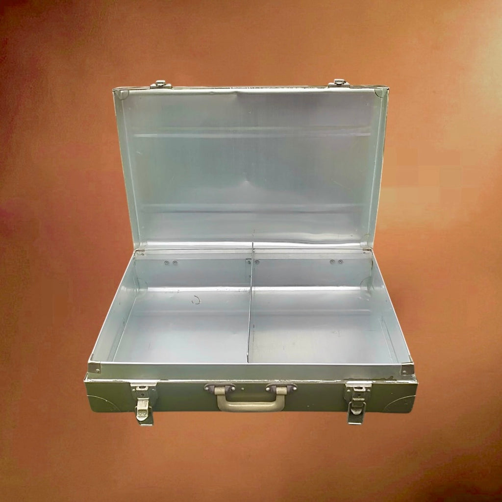 Ancienne Valise Militaire en Métal Vert Kaki Compartimentée - Années 50 60