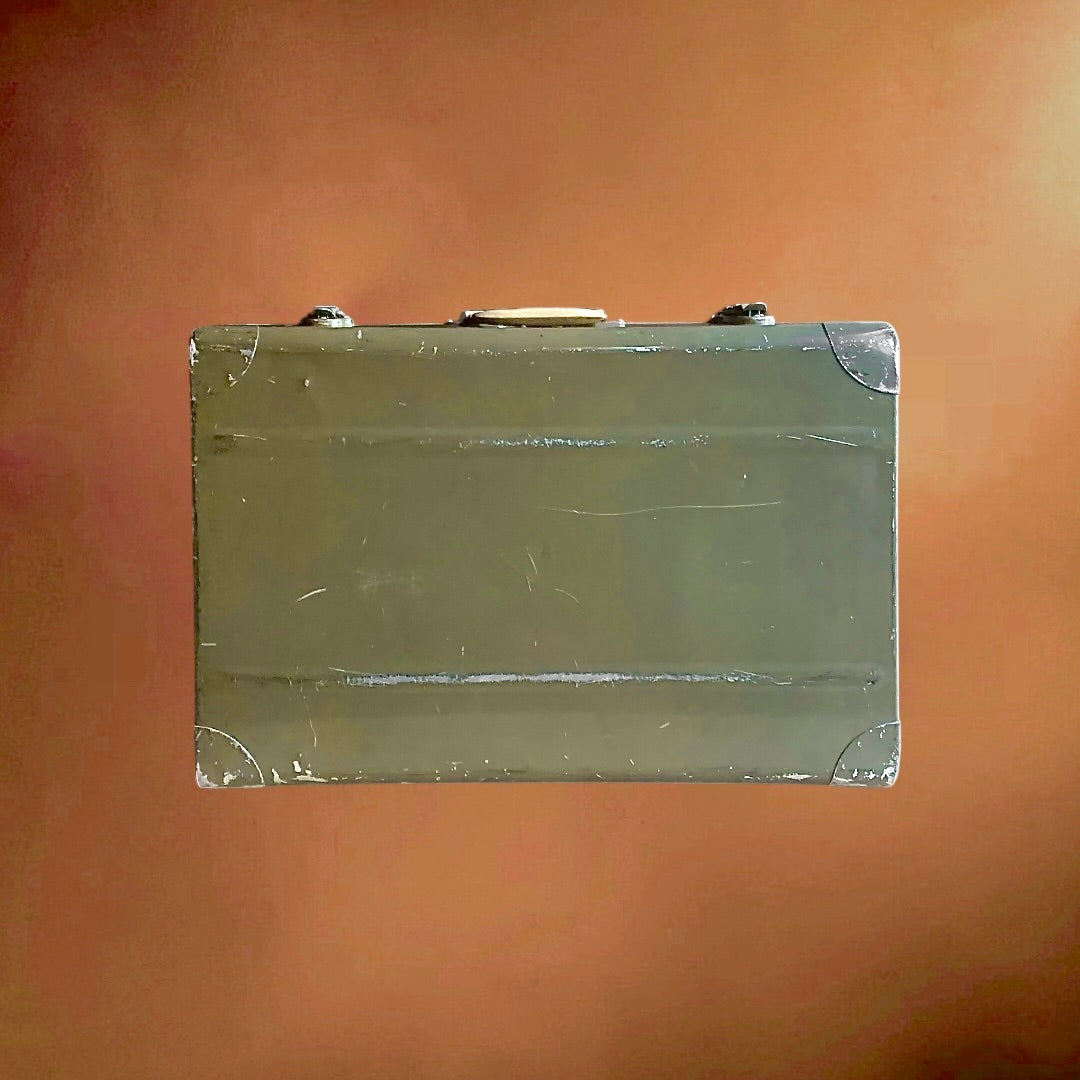 Ancienne Valise Militaire en Métal Vert Kaki Compartimentée - Années 50 60