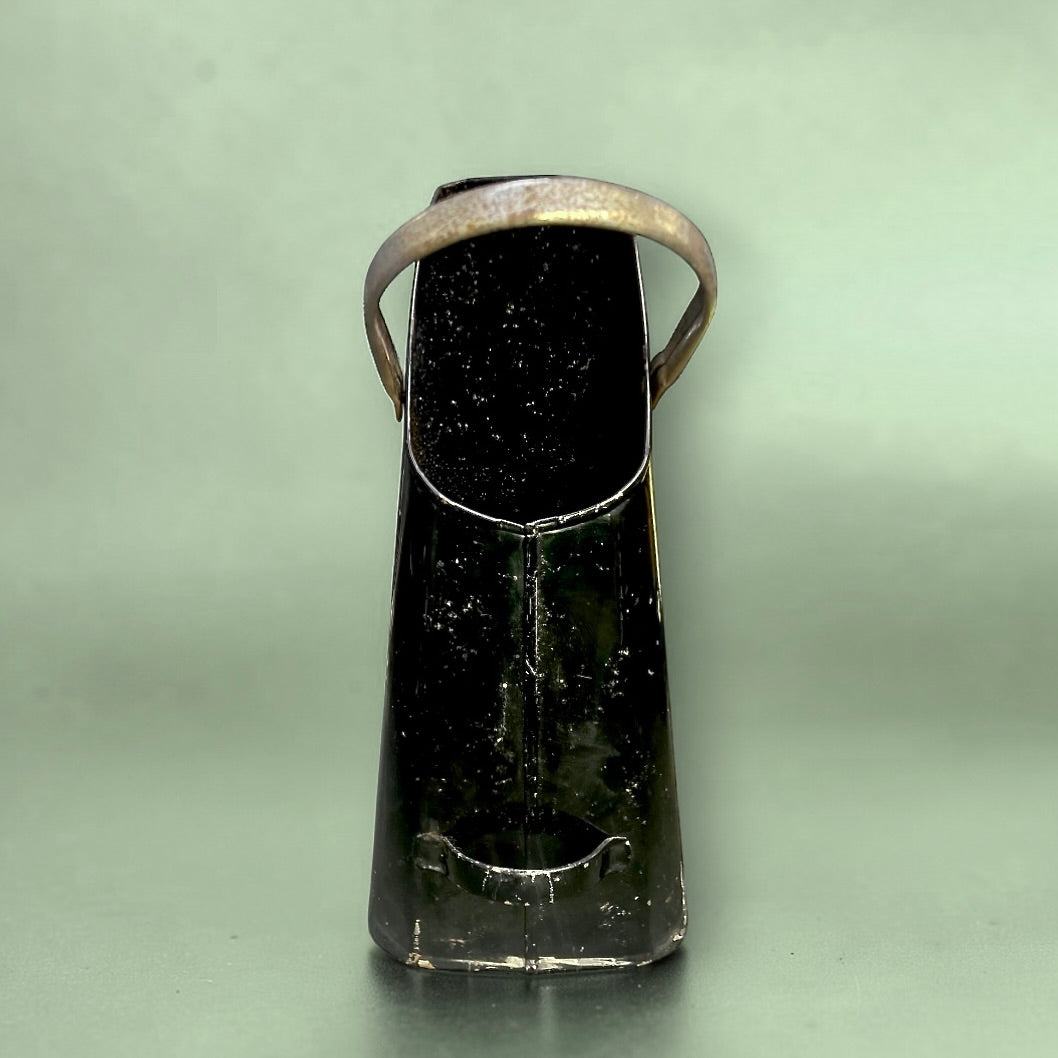 Seau à charbon ancien en tôle noire – fleur de lys au pochoir – accessoire de cheminée vintage