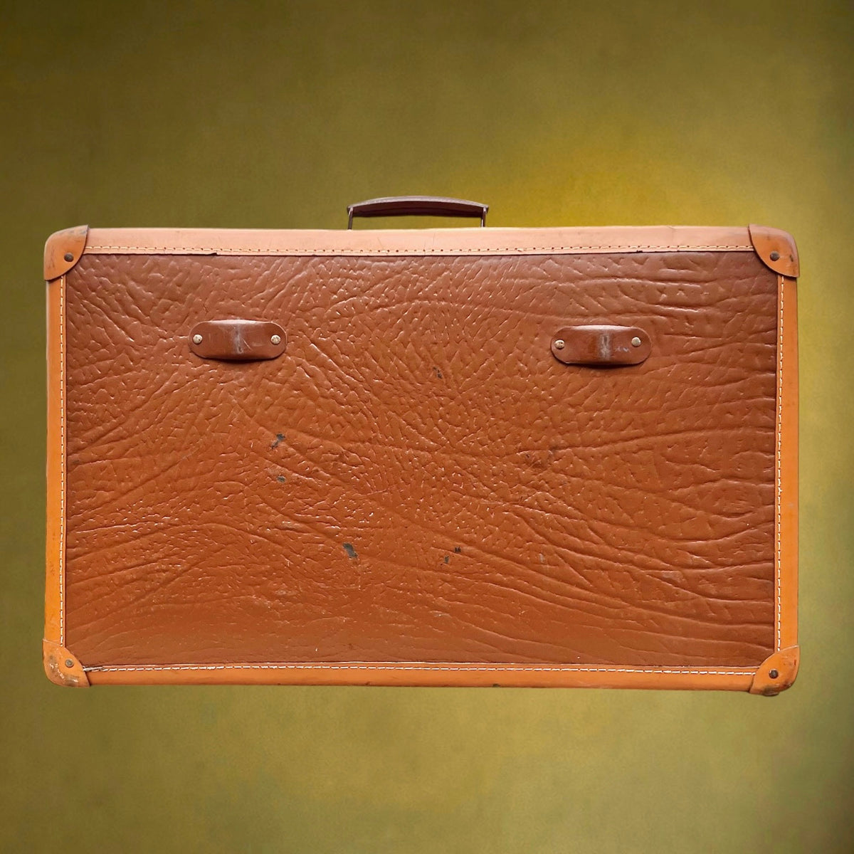 Ancienne Valise de Voyage en Carton Enduit Marron, Coins Renforcés et Fermoirs Métalliques – Années 50-60