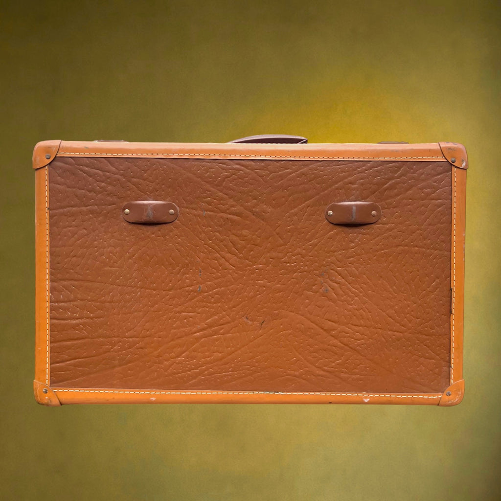Ancienne Valise de Voyage en Carton Enduit Marron, Coins Renforcés et Fermoirs Métalliques – Années 50-60